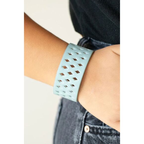 Glamp Champ Blue Bracelet - Picture 1 of 2